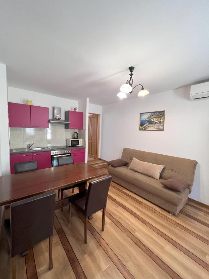 Apartmani Palme Funtana Exterior foto
