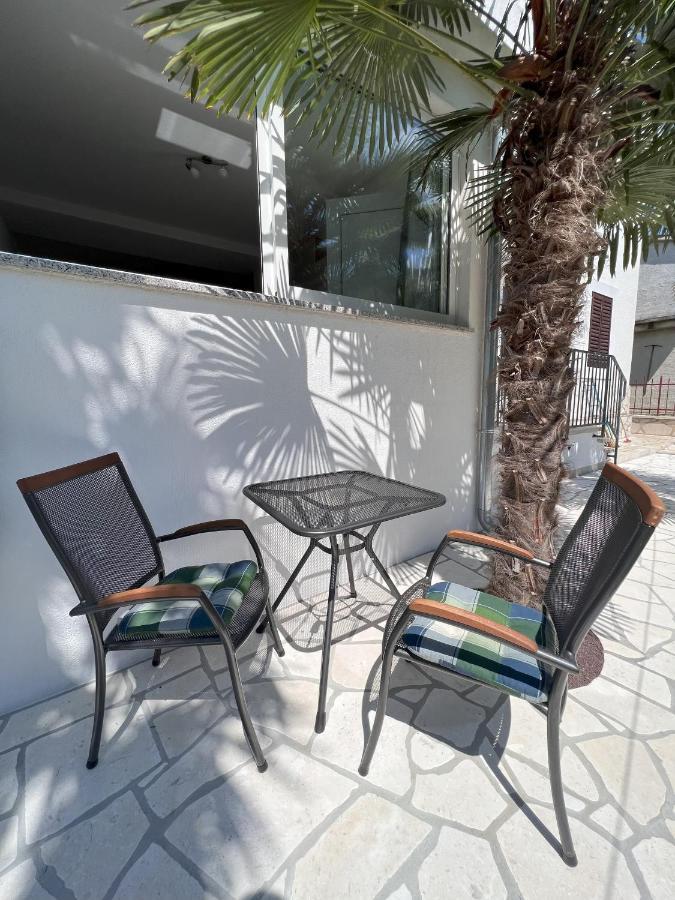 Apartmani Palme Funtana Exterior foto