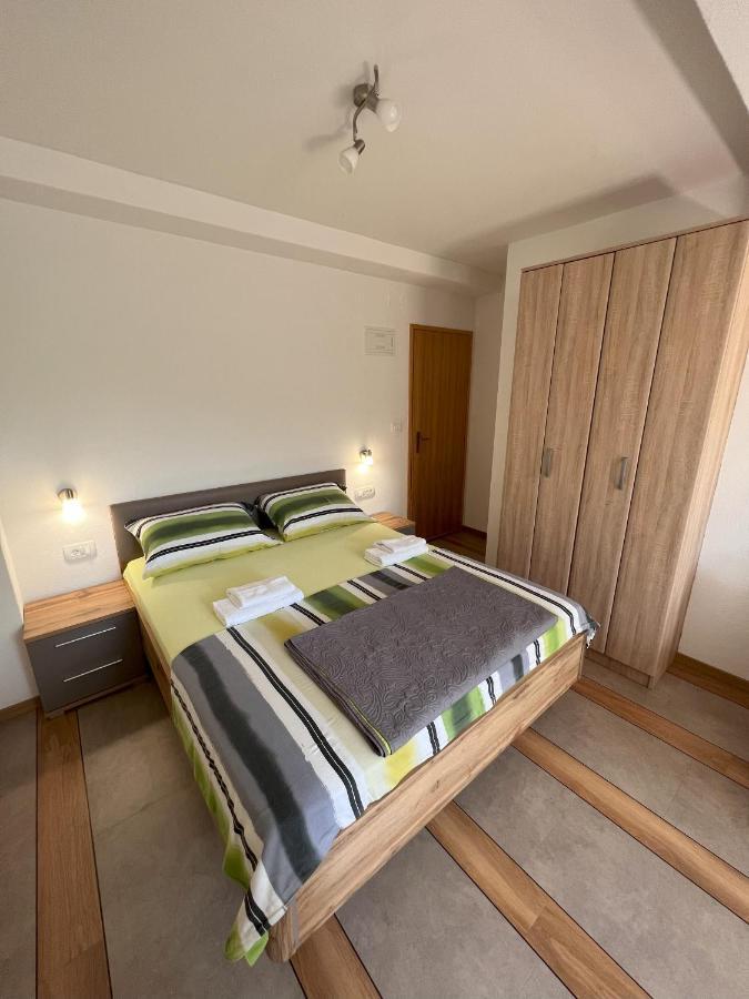 Apartmani Palme Funtana Exterior foto